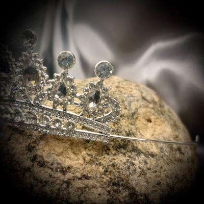 Tiara with clear rhinestones
