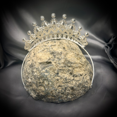 Tiara with clear rhinestones
