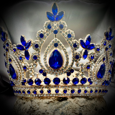 Tiara with blue stones