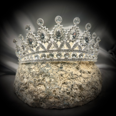 Tiara with clear rhinestones