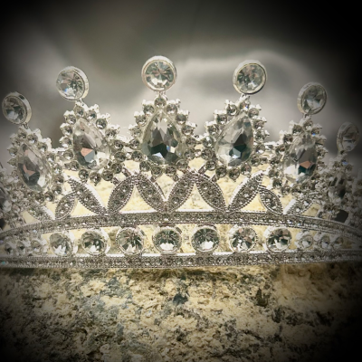 Tiara with clear rhinestones