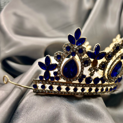 Tiara with blue stones