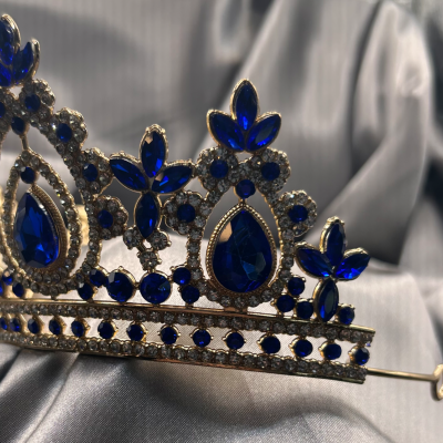 Tiara with blue stones